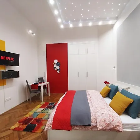 アパート King Bed & Cozy Lighting, Free Wifi In