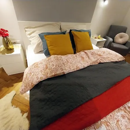 アパート King Bed & Cozy Lighting, Free Wifi In *