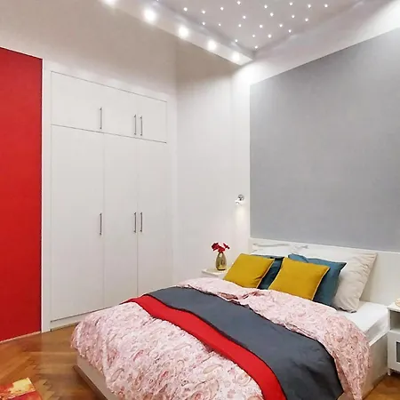 King Bed & Cozy Lighting, Free Wifi In アパート ブダペスト